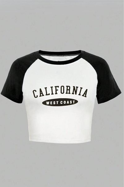 NO 601 Γυναικείο μπλουζάκι με στάμπα California με λευκό-μαύρο μανίκι Raglan