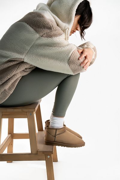 Shupe Γυναικείες μπότες Mink Ultra Mini Suede με γούνινο πάτο και χειμερινή σόλα