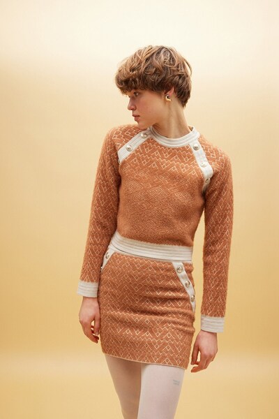 rue Pulover bronzat cu textura moale, cu detaliu cu nasturi