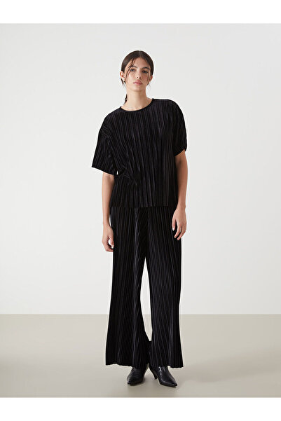 LC Waikiki Γυναικείο μπλουζάκι LCWAIKIKI Basic μαύρο βελούδινο με λαιμόκοψη