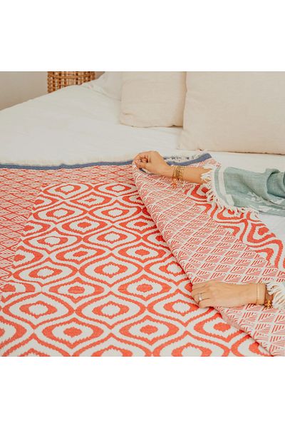 Pamukme COTTON THROW BLANKET- WARM AND BRIGHT RED