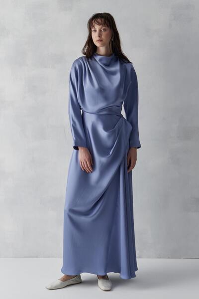 MERCI MS FANCY Asimetrik Drapeli Yüksek Yaka Saten Uzun Abiye Elbise