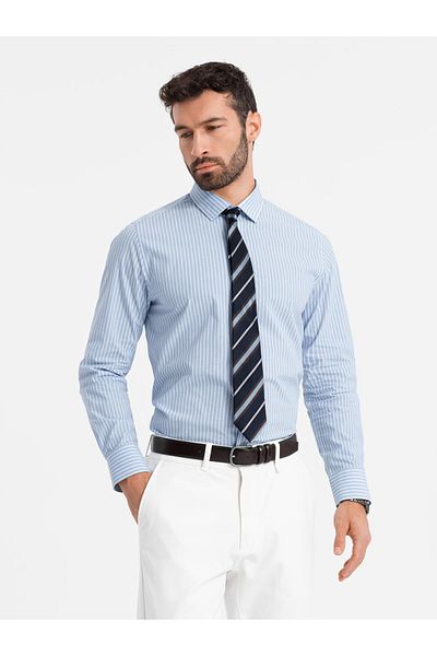 OMBRE Herrenhemd aus Baumwolle mit vertikalen Streifen REGULAR FIT - blau und weiß OM-SHOS-0155 L
