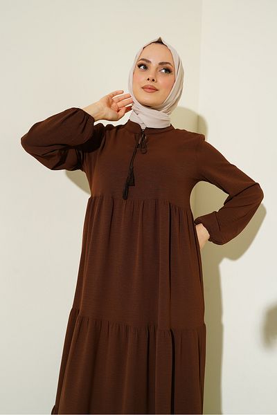 Bigdart Modell 1627 Hijab-Kleid mit Schnürung und Kragen – E. Coffee