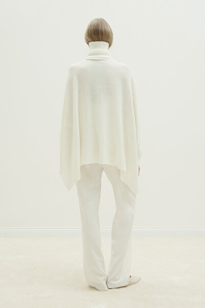 Suud Collection Ecru Knitwear Cape