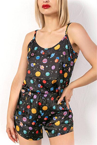 COCCOLARSI Renkli Gezegen Baskılı Siyah Zemin Askılı ve Şortlu Saten Pijama T...
