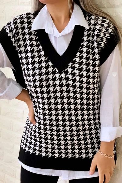 Laviera Woman's Black Sweater