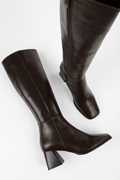 Shoeberry Women's Stall Brown Blunt Toe Boots