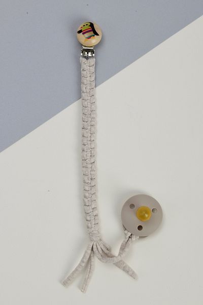 e&f Store Hand Knitted Natural Wooden Pacifier Holder - Penguin - Gray