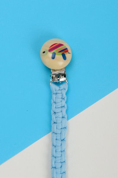 e&f Store Blue Turtle - Natural Wooden Pacifier Strap Hand Knitted