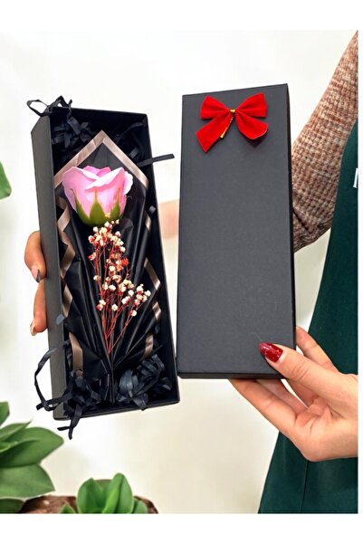 hediye arıları تشكيلة ورد وردي غير باهت في صندوق خاص |   تصميم ممتاز