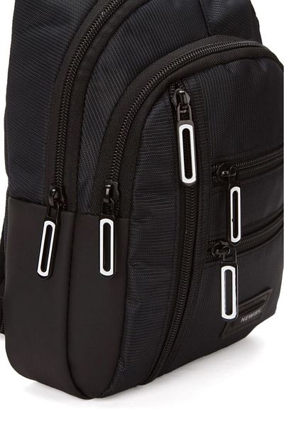 Newish Men's Cross Shoulder and Waist Bag Suitable for Travel and Sports Use