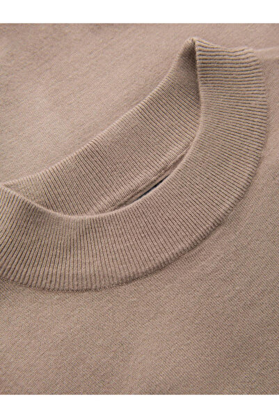 OMBRE Ανδρικό πλεκτό μισό ζιβάγκο με βισκόζη - σκούρο μπεζ V3 OM-SWTN-0125 M