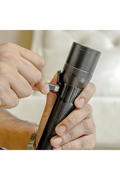 Olsenmark مصباح يدوي LED مع بنك طاقة - OMFL2814 15 واط LED عالي الطاقة