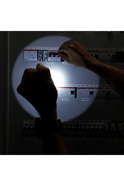 Olsenmark مصباح يدوي LED قابل لإعادة الشحن - 3 قطع - ضوء شعلة فائق السطوع - بطارية مدمجة 3000 مللي أمبير في الساعة