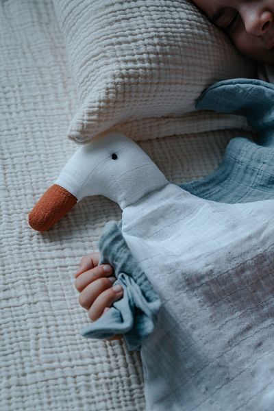 Mia Mina Home Baby White Color 2 Layer Muslin Duck Sleeping Companion