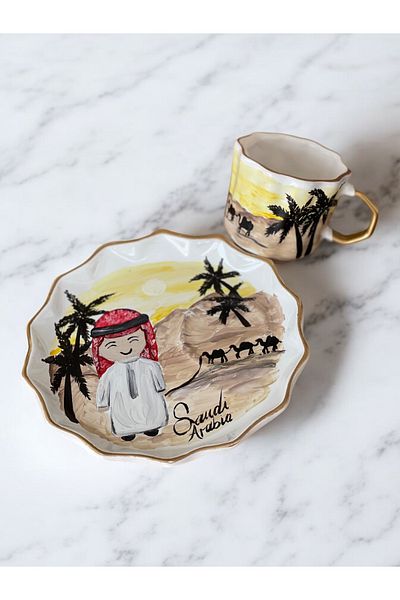Store كوب قهوة تركي بتصميم خاص مرسومة يدويًا بموضوع المملكة العربية السعودية