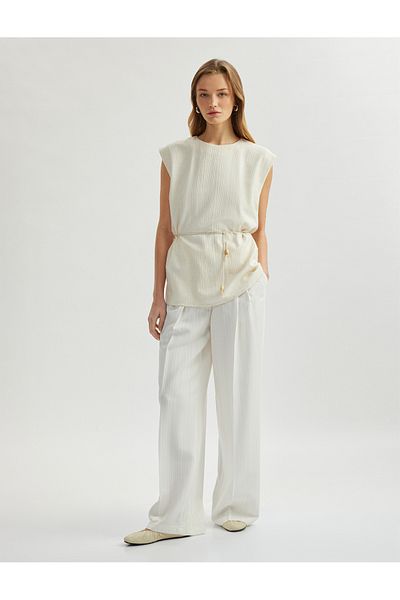 Koton Slim Belt Detail Crew Neck Sleeveless Padded Pleated Blouse