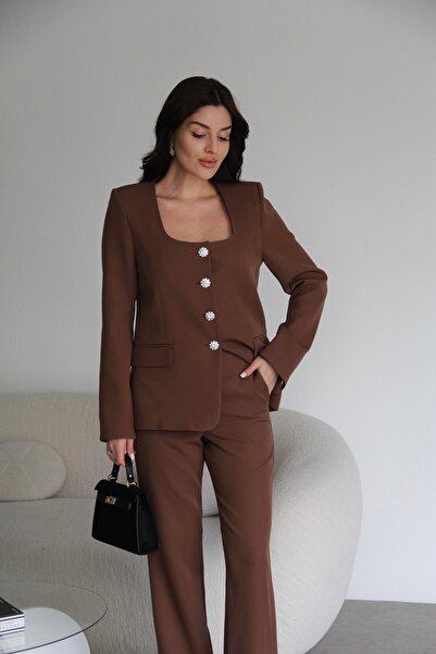 Julidress Kahve Açık Yaka Taş Düğmeli Vatkalı Blazer Ceket Ve Pantolon Premium Takım