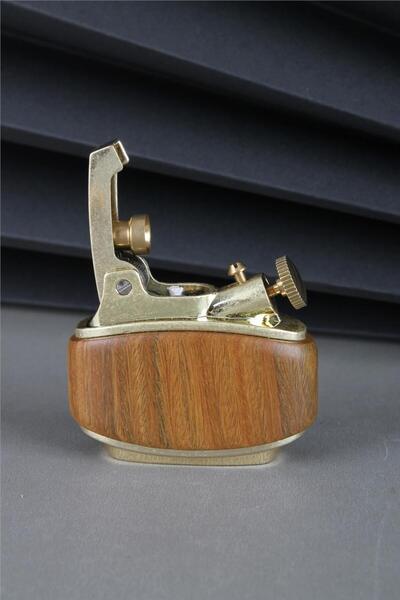 Silvio Monetti Özel Tasarım Benzinli Çakmak Açık Kahverengi 24csm089tr001