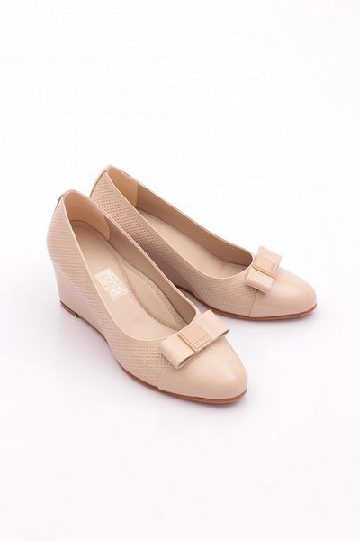 DGN Pantofi de damă cu talpă cu pană din piele lacuită bej - 369333539