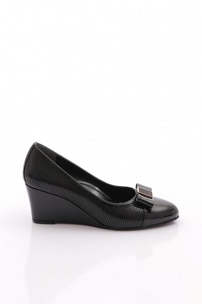 DGN Pantofi de damă cu talpă cu pană din piele lacuită neagră - 369333539