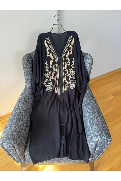 Natavanbutık Rochie neagra cu nasturi brodate