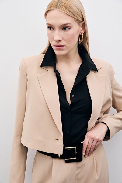 Sateen Μπεζ κοντό κρεπ μπουφάν