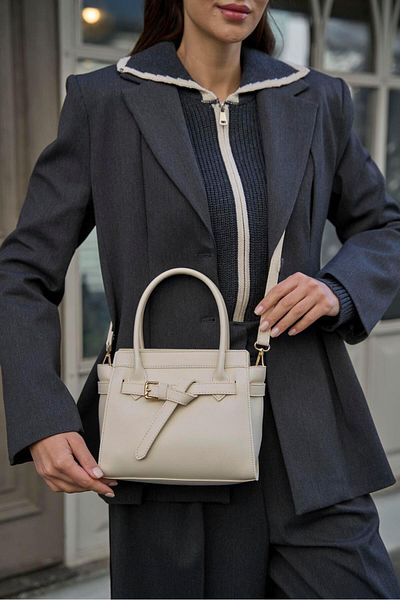 Madamra Beigefarbene Mini-Hand- und Umhängetasche für Damen mit Gürteldetail