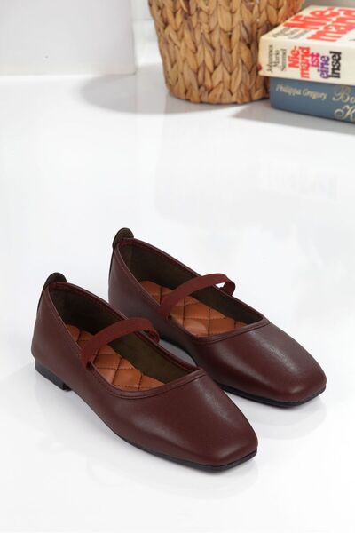 No 35 Kare Burunlu Balerin Kadın Babet