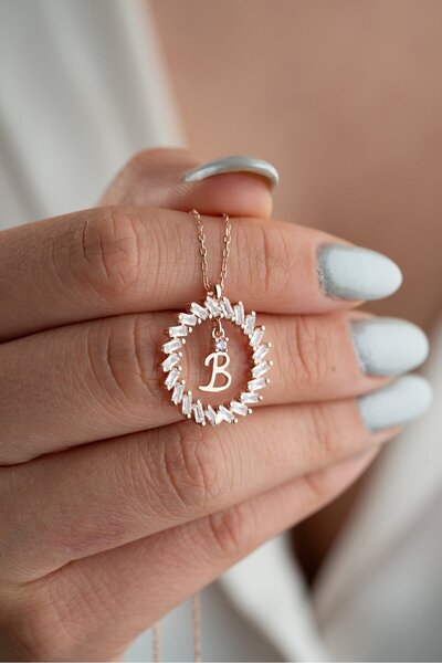 ESSARE 925 Ayar Gümüş Rose Kaplama Baget Taşlı Halka Model B Harfi Kolye