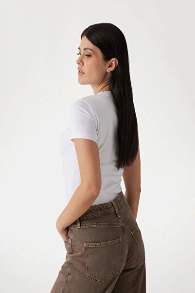 Guess SS CN SHINY TRIANGLE TEE Γυναικείο λευκό μπλουζάκι W5RI11J1314-G011