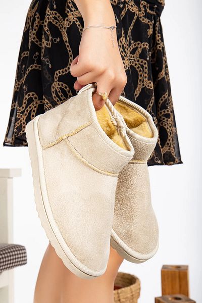 İmerShoes Μπεζ μίνι μπότες - Διακοσμημένο, ελαφρύ και κοντό σουέτ μποτάκι, σόλα με χαμηλό σχέδιο, γούνα U19