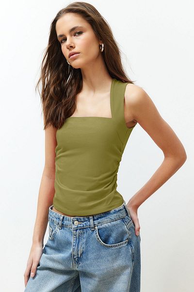 Trendyol Collection Ölgrüne, schlichte Strickbluse mit quadratischem Ausschnitt und Kordelzug, geschmeidige Strickbluse TWOSS24BZ00400