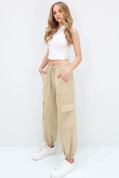 Trend Alaçatı Stili Beige Women's Jogger Trousers - Elastic Waist, Cargo Pocket Alc-X12573
