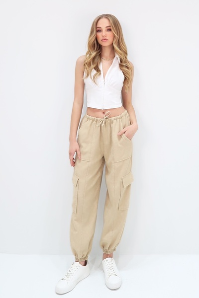 Trend Alaçatı Stili Kadın Bej Beli Lastikli Kargo Cepli Jogger Pantolon ALC-X12573