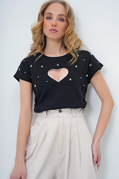 Trend Alaçatı Stili Schwarze Damenbluse mit Rundhalsausschnitt und Herz-Stickerei und Perlenstickerei ALC-X13591