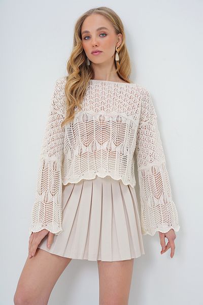 Trend Alaçatı Stili Durchbrochene Strickbluse für Damen in Ecru mit Rundhalsausschnitt und Lochmuster ALC-X10304
