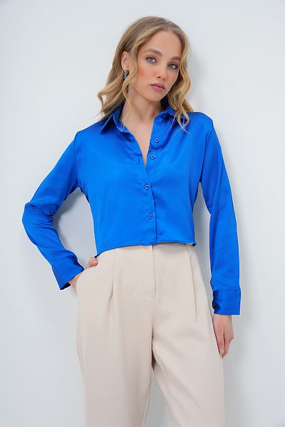 Trend Alaçatı Stili Saks Satin-Crop-Shirt für Damen ALC-X13497