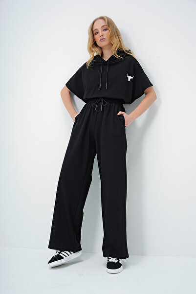 Trend Alaçatı Stili Schwarzes Oversize-Crop-Top- und Doppeltaschen-Hosen-Set mit Kapuze – ALC-X13633