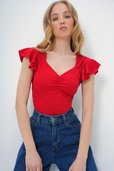 Trend Alaçatı Stili Rote gestrickte Kreppbluse – herzförmiger Ausschnitt, gerüschtes Schulterdetail und Kordelzug ALC-X13496