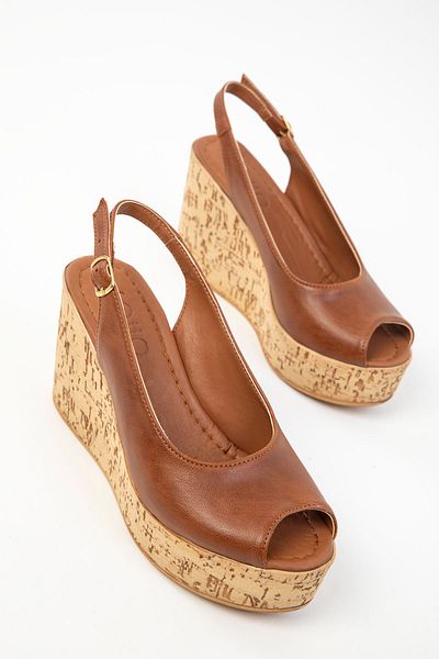 SOHO Hellbraune Damenschuhe mit Keilabsatz 20240