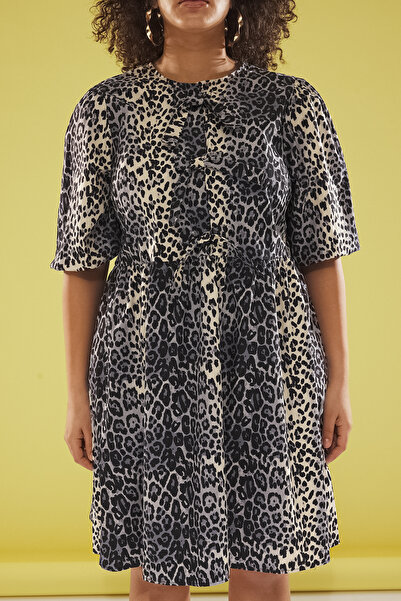 Trendyol Curve Nagy méretű leopárdmintás masni A-kivágott ruha - 100% pamut TBBAW25AH00105
