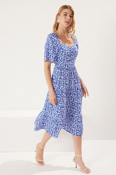 Trendyol Collection Weißes, ethnisches, gemustertes A-Linien-Midikleid mit Ballonärmeln und Blumendruck TWOSS20EL2323