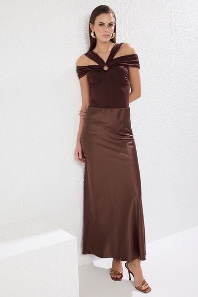 Trendyol Collection Bronzefarbener, gewebter, langer, stilvoller Rock aus Satin TPRSS25ET00005