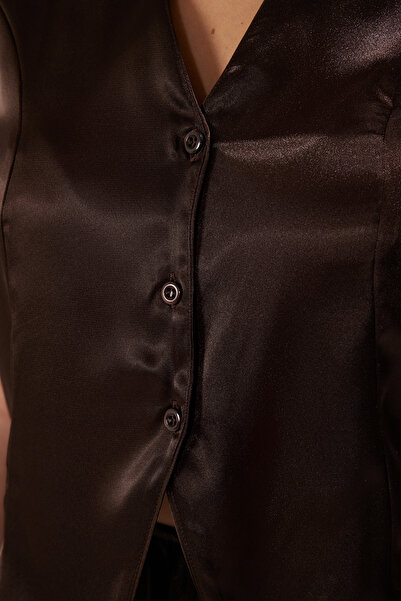 Trendyol Collection Braunes, geknöpftes, aus Satin gewebtes Pyjama-Set THMSS25PT00233