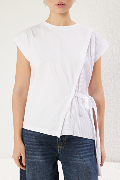 Trendyol Collection Άνετη εφαρμογή Λευκή πλισέ και δεμένη λεπτομέρεια πλεκτή μπλούζα - TWOSS25BZ00094