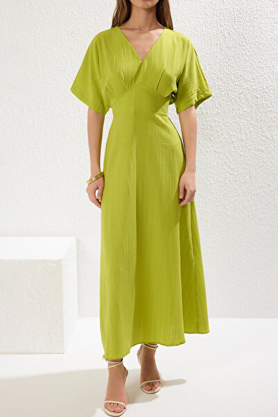 Trendyol Collection Olejově zelené Maxi šaty s výstřihem do V – A-Line s detailem živůtku Twoss24El00620