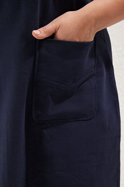 Trendyol Curve Тъмносиня лятна плетена рокля с копчета, 100% памук и лен, големи размери TBBSS25AH00107