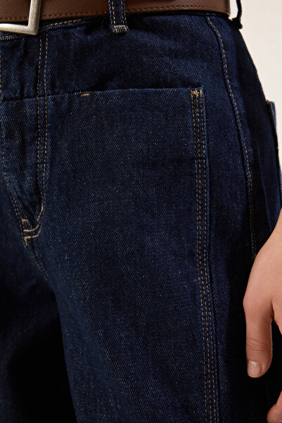 Trendyol Collection Sötétkék barna övvel varrás részletes magas derekú táskás farmernadrág TWOSS25JE00182